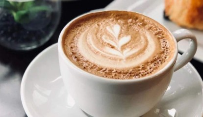 Café: aliado da saúde e da longevidade, segundo nova revisão científica