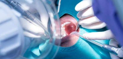 Cirurgia Avançada em Reconstrução Tecidual Peri-implantar