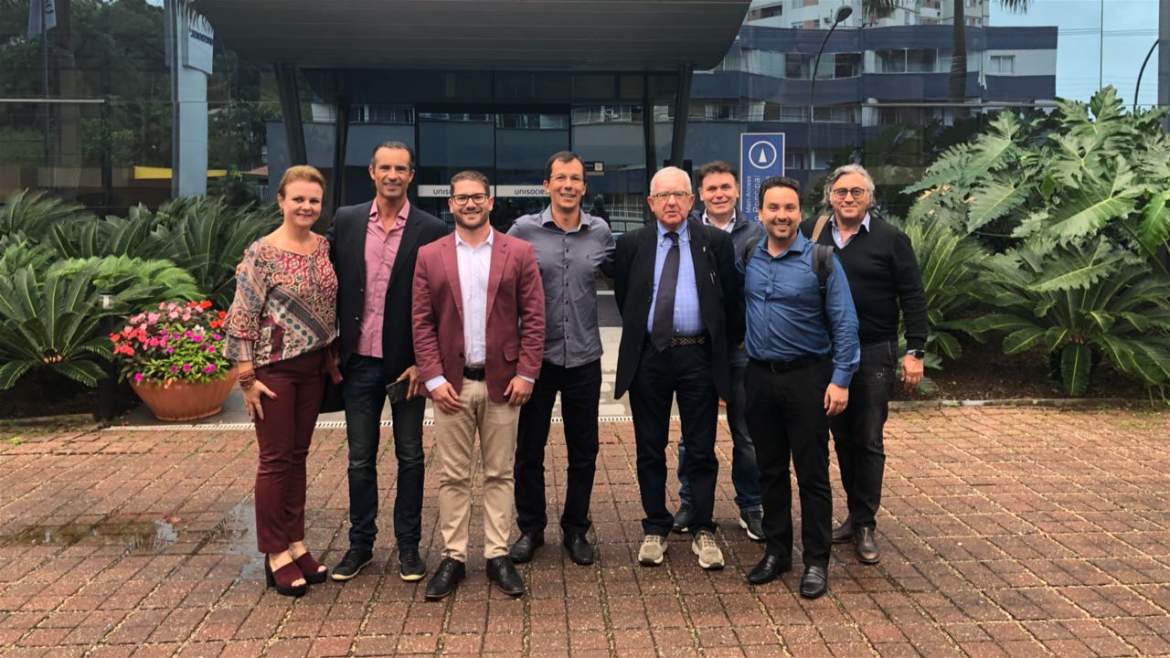 Aula magna da pós-graduação em Odontologia com o Prof. Adriano Piattelli